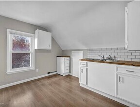 3610 E 140th St, Unit 3rd Floor in Cleveland, OH - Building Photo - Building Photo