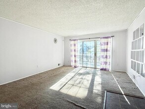 82 Versailles Ct in Hamilton Township, NJ - Building Photo - Building Photo