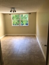 8343 Lake Dr, Unit 8343 LAKE DR MIAMI 33166 in Doral, FL - Building Photo - Building Photo
