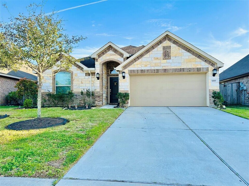 14110 Newberry Grove Ln in Rosharon, TX - Building Photo