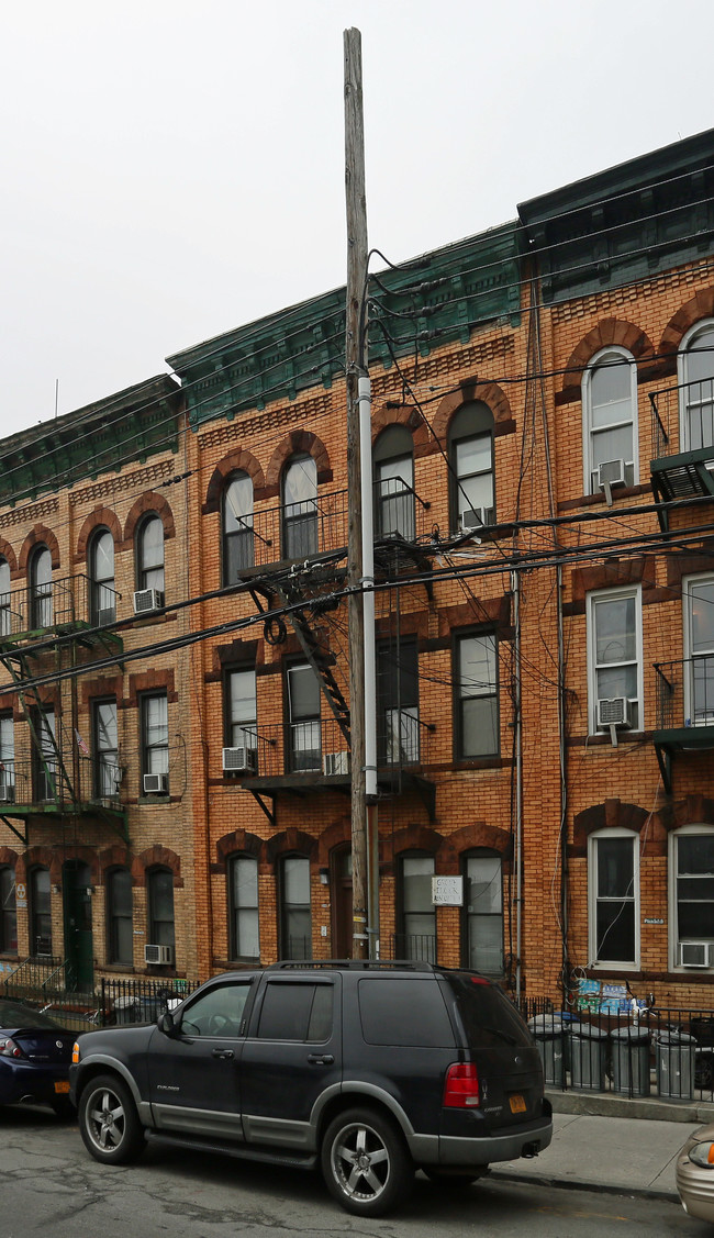 349 Grove St in Brooklyn, NY - Building Photo - Building Photo