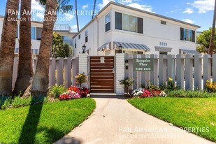 5136 E Livingston Dr in Long Beach, CA - Building Photo