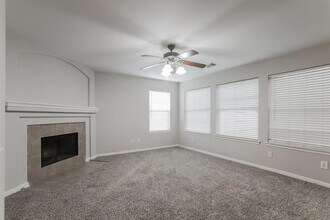 32434 Hunter Park Ct in Conroe, TX - Building Photo - Building Photo