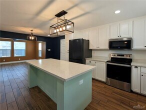 14 Harvey St in McAllen, TX - Building Photo - Building Photo