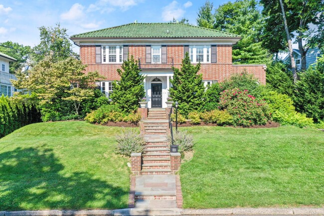 property at 16 Lyons Pl