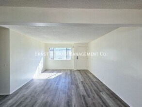 1330 Walnut Ave in Long Beach, CA - Building Photo - Building Photo