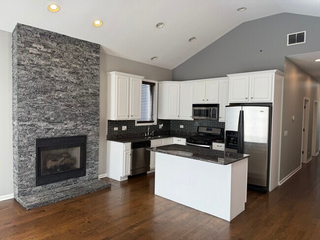 2416 W Thomas St in Chicago, IL - Building Photo - Building Photo
