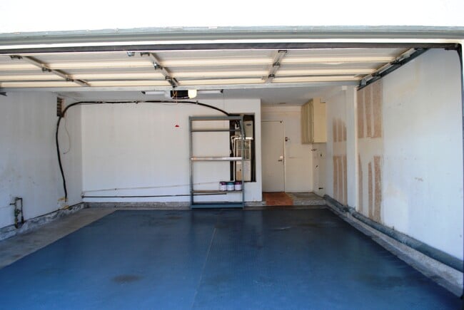 5821 Portobelo Ct in San Diego, CA - Foto de edificio - Building Photo