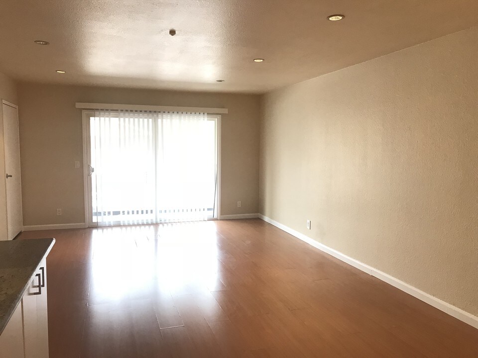 300 Stony Point Rd in Santa Rosa, CA - Building Photo