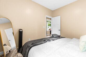 295 Euclid St, Unit SI ID1032310P in Mount Clemens, MI - Foto de edificio - Building Photo