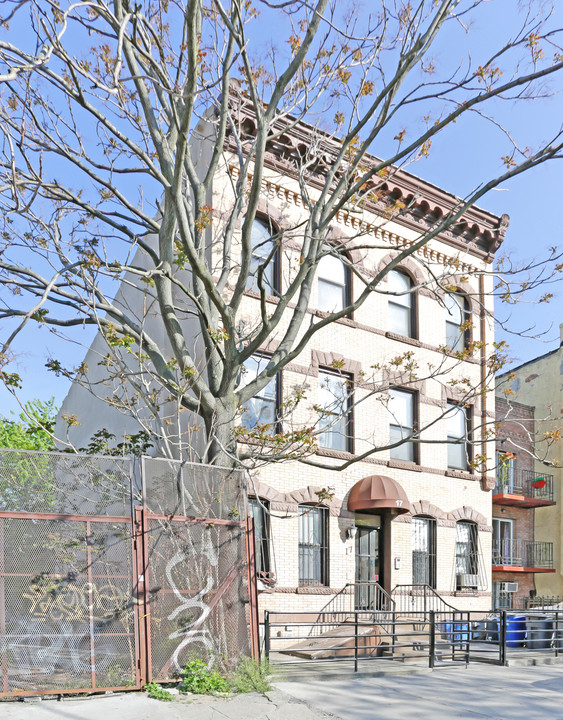 17 Granite St in Brooklyn, NY - Building Photo