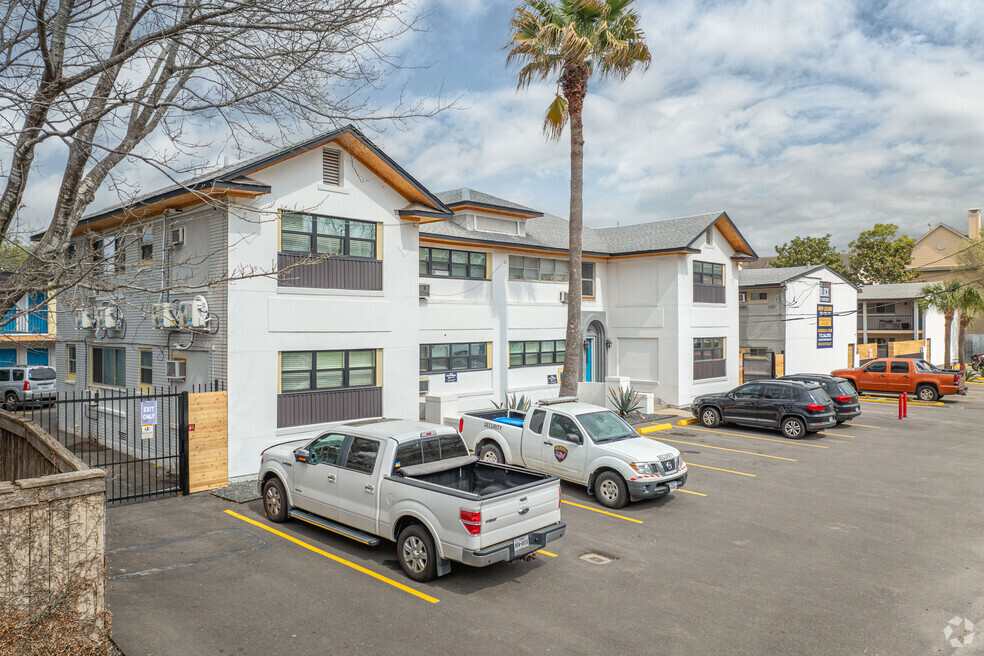 The Block At Montrose in Houston, TX - Building Photo