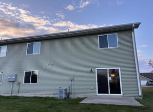 423 E Cheyenne St in Roberts, WI - Building Photo - Building Photo