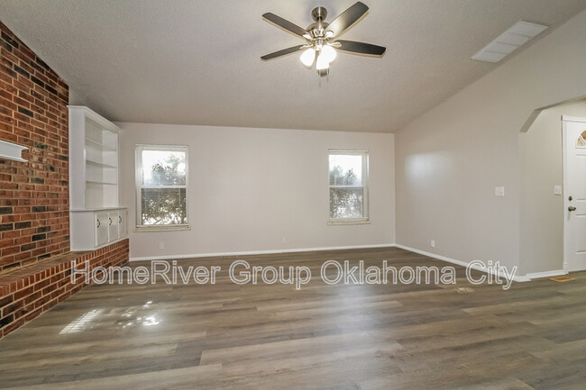 1720 Ridgeway Dr in Yukon, OK - Building Photo - Building Photo