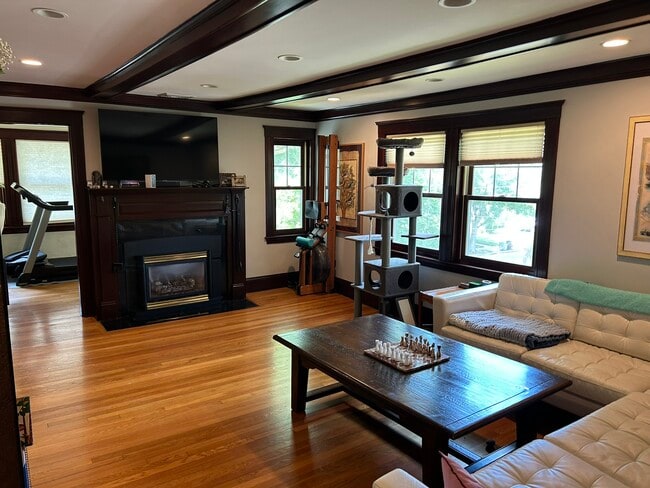 44 Frederick St in Newton, MA - Foto de edificio - Building Photo