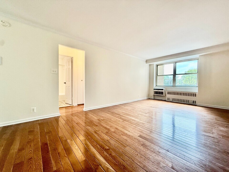 30 Park Ave in Mount Vernon, NY - Building Photo