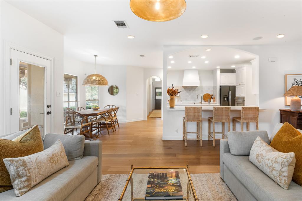 403 Stirrup Dr in Dripping Springs, TX - Foto de edificio