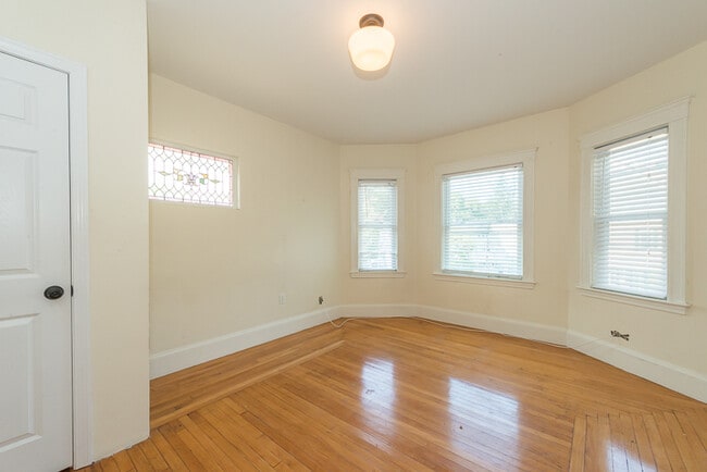 31 Champney St, Unit 2 in Boston, MA - Foto de edificio - Building Photo