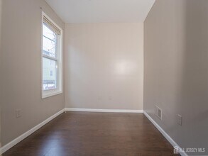 296 N Clinton St in East Orange, NJ - Building Photo - Building Photo