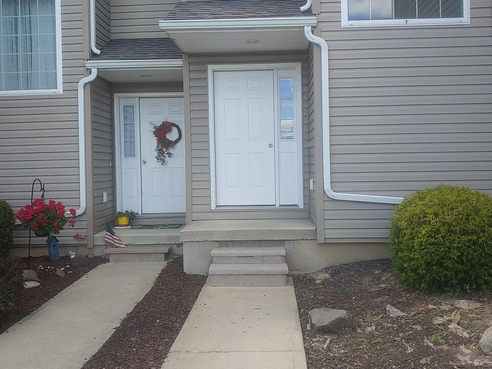 654 S Keyser Ave in Scranton, PA - Building Photo