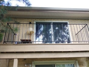 19 Palatine E Rd, Unit 2B in Arlington Heights, IL - Foto de edificio - Building Photo