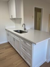 4633 Marine Ave, Unit 201 in Lawndale, CA - Foto de edificio - Building Photo