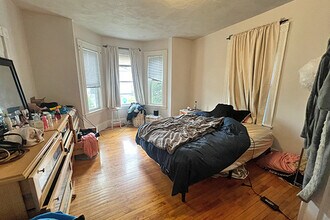 141 Brown St, Unit 1 in Waltham, MA - Building Photo - Building Photo