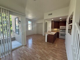 441 Almond Rd in San Marcos, CA - Building Photo