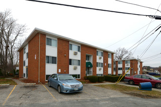 Vigliani Apartments in North Providence, RI - Foto de edificio - Building Photo