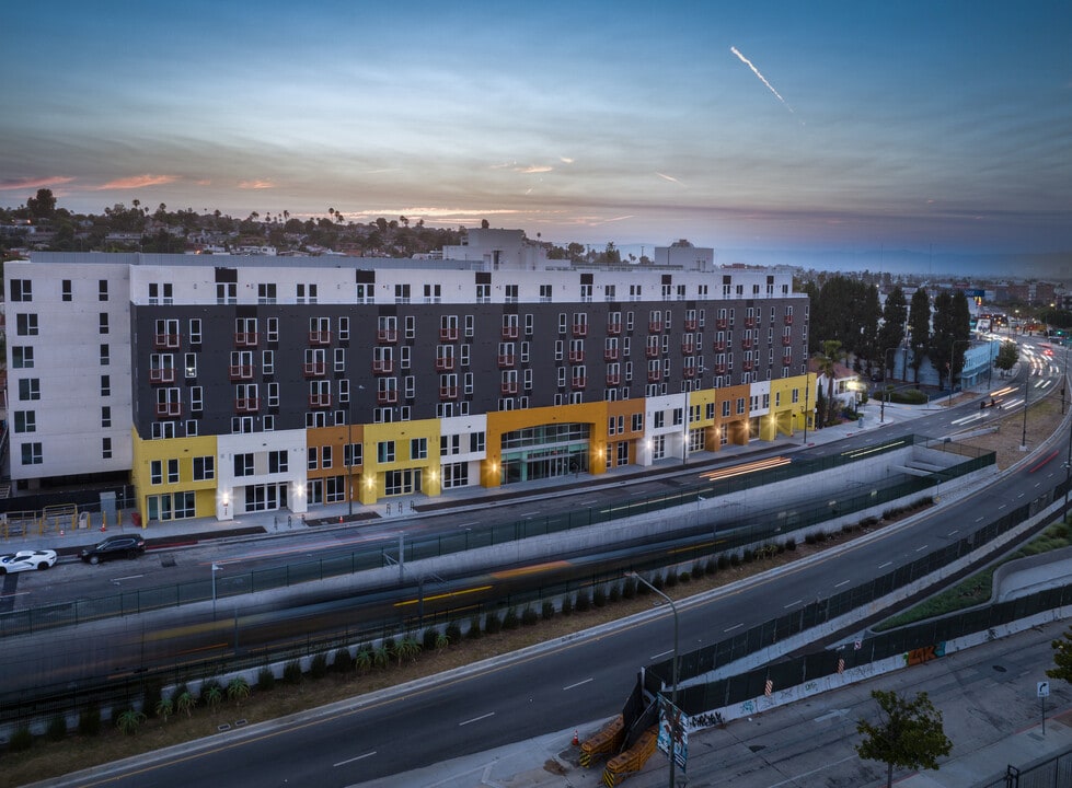 Crenshaw Lofts in Los Angeles, CA - Building Photo