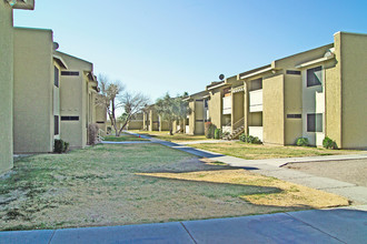 Eva Garcia Mendoza Plaza in Las Vegas, NV - Foto de edificio - Building Photo