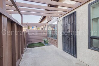 2316 Gosford Rd in Bakersfield, CA - Building Photo - Building Photo