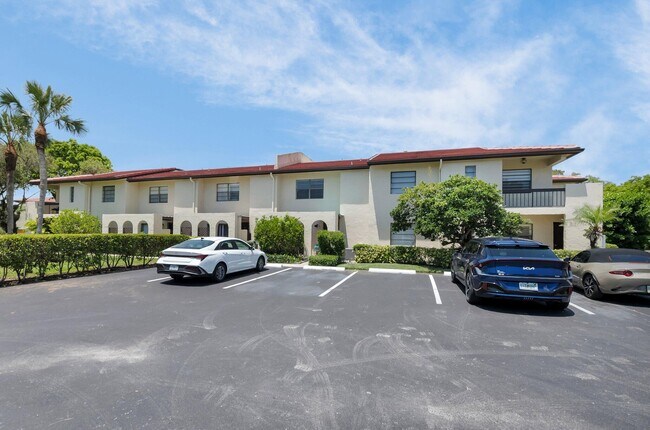 21207 Lago Cir in Boca Raton, FL - Building Photo - Building Photo