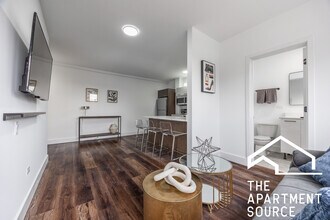 5644 N Clark St, Unit 3 in Chicago, IL - Building Photo - Building Photo