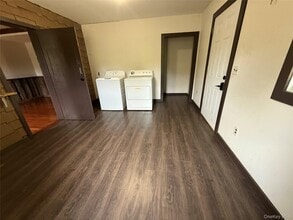 241 White Bridge Rd in Middletown, NY - Building Photo - Building Photo