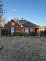 8425 English Oak Loop in Montgomery, AL - Building Photo