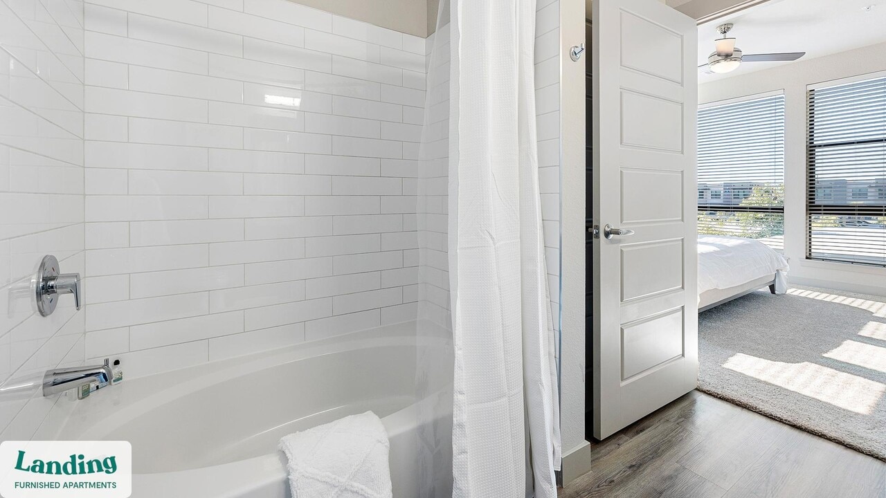 299 DeBaliviere Ave in St. Louis, MO - Building Photo