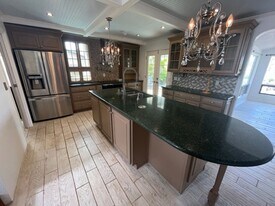 92-1263-1263 Hauone St in Kapolei, HI - Building Photo