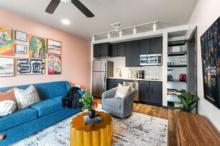 611 Commerce St in New Orleans, LA - Building Photo