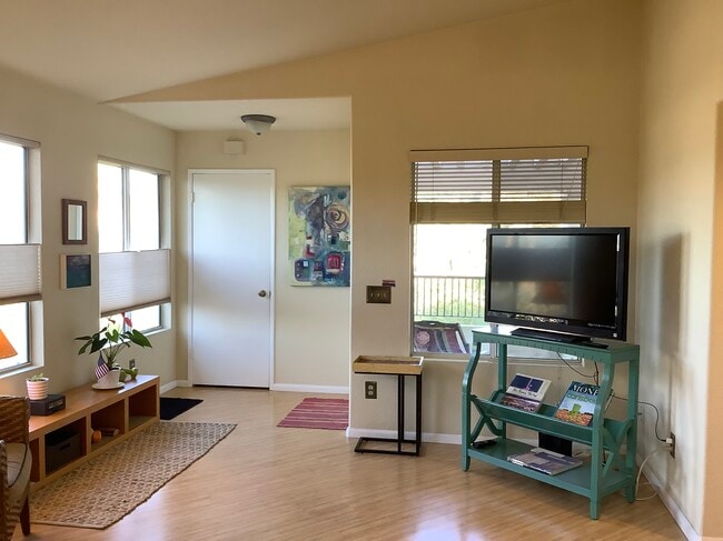 7488 Altiva Pl, Unit Barbara in Carlsbad, CA - Building Photo - Building Photo
