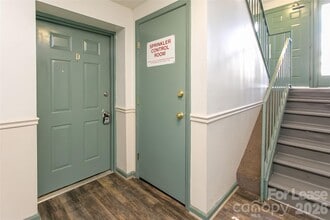 1610 Arlyn Cir in Charlotte, NC - Building Photo - Building Photo