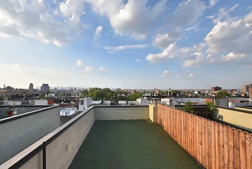 323 Lincoln Pl in Brooklyn, NY - Building Photo