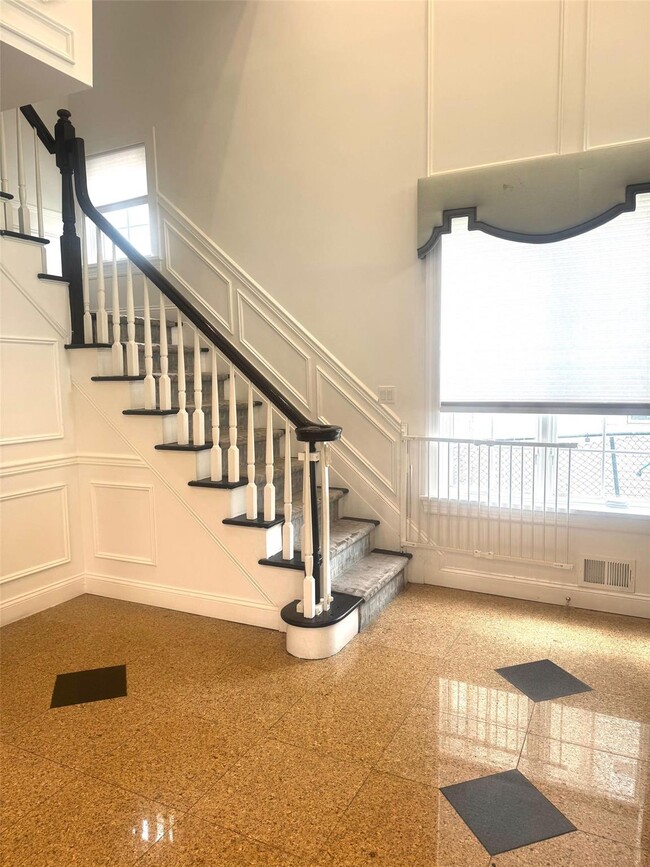 1A Floyd Pl in Great Neck, NY - Building Photo - Building Photo