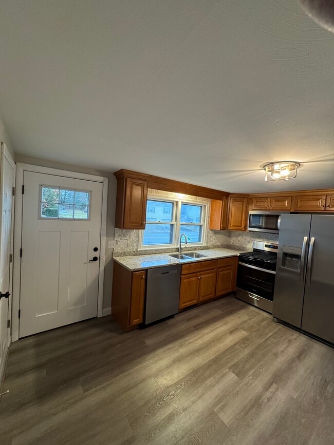 45 Belknap Rd, Unit B in Hudson, NH - Foto de edificio - Building Photo