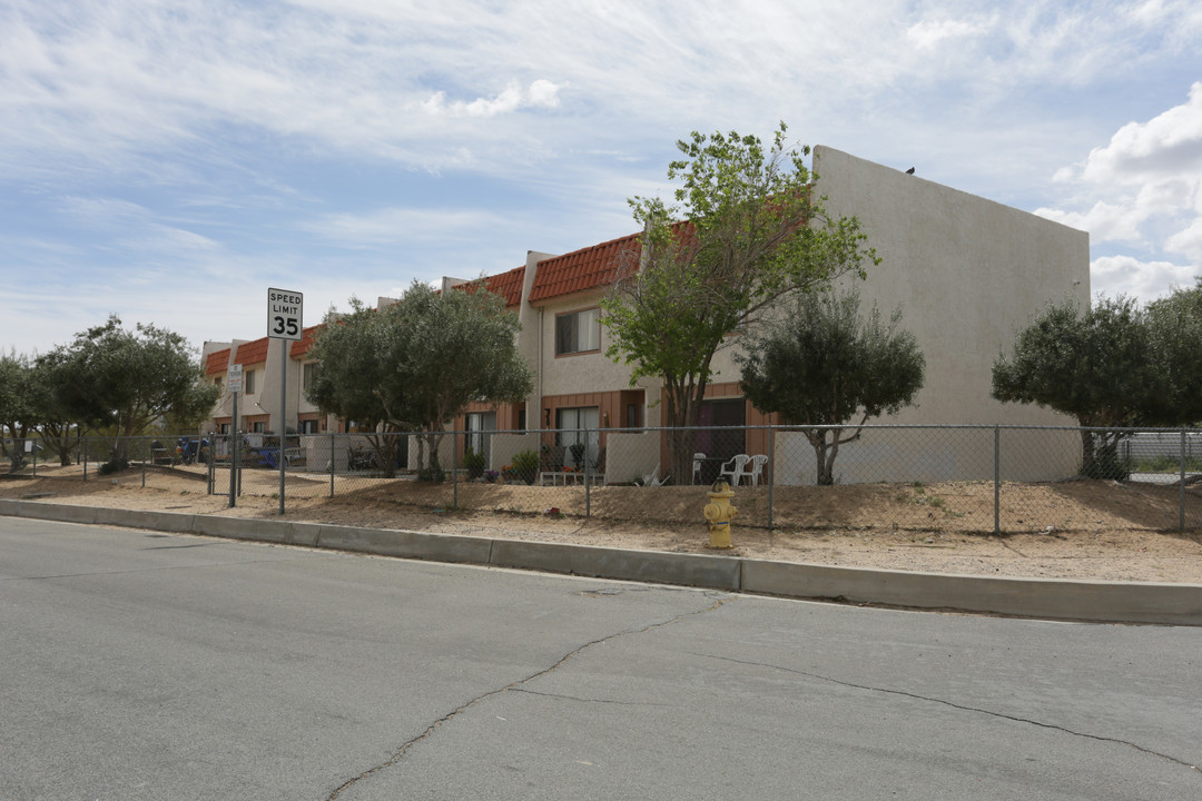 55897-55883 Santa Fe Trl in Yucca Valley, CA - Building Photo