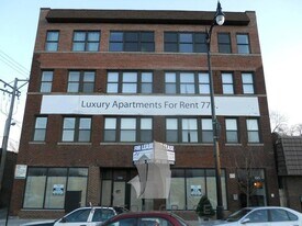 4217 W Irving Park Rd, Unit 2B in Chicago, IL - Building Photo
