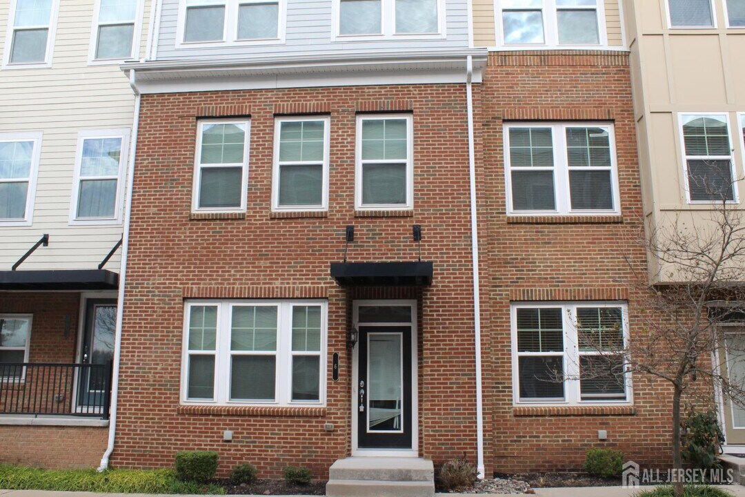 6 Bond St in North Brunswick, NJ - Foto de edificio