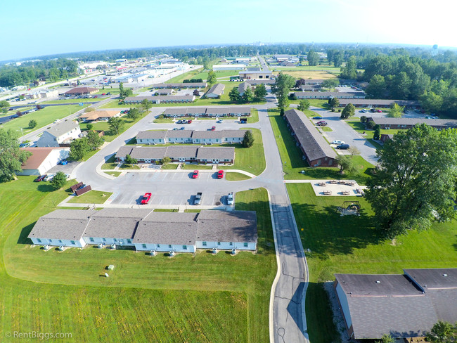 Village Green Apartments in Decatur, IN - Building Photo - Building Photo