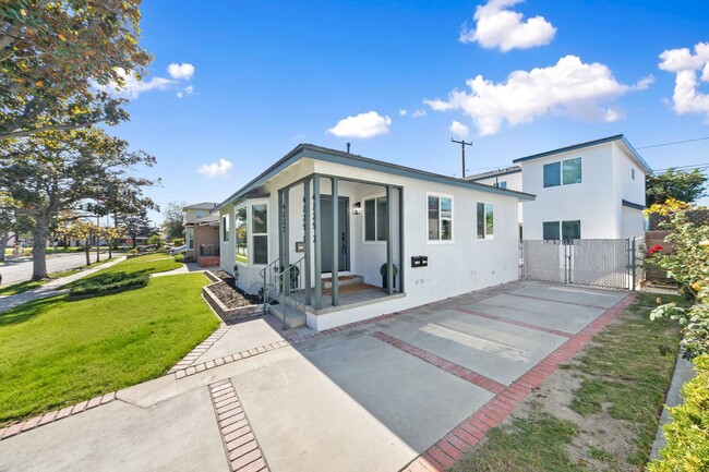 property at 4723 Albury Ave