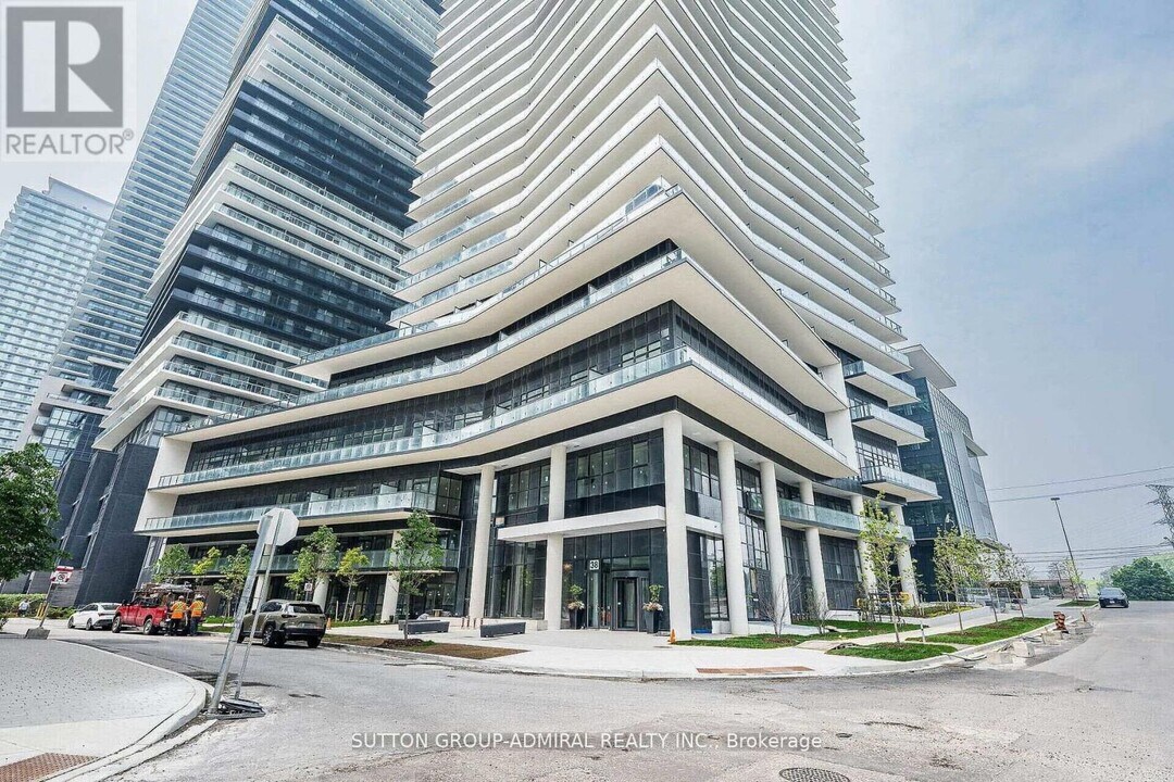 38 Annie Craig Dr in Toronto, ON - Building Photo
